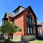 King Bed Suite-Free Parking-Prime Location