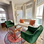King Bed Suite-Free Parking-Prime Location