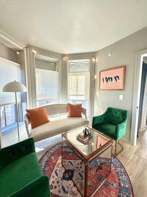 Apartment King Bed Suite-free Parking-prime Location